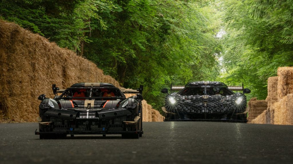 LEGO Technic Koenigsegg Sadair's Spear на трасі Goodwood